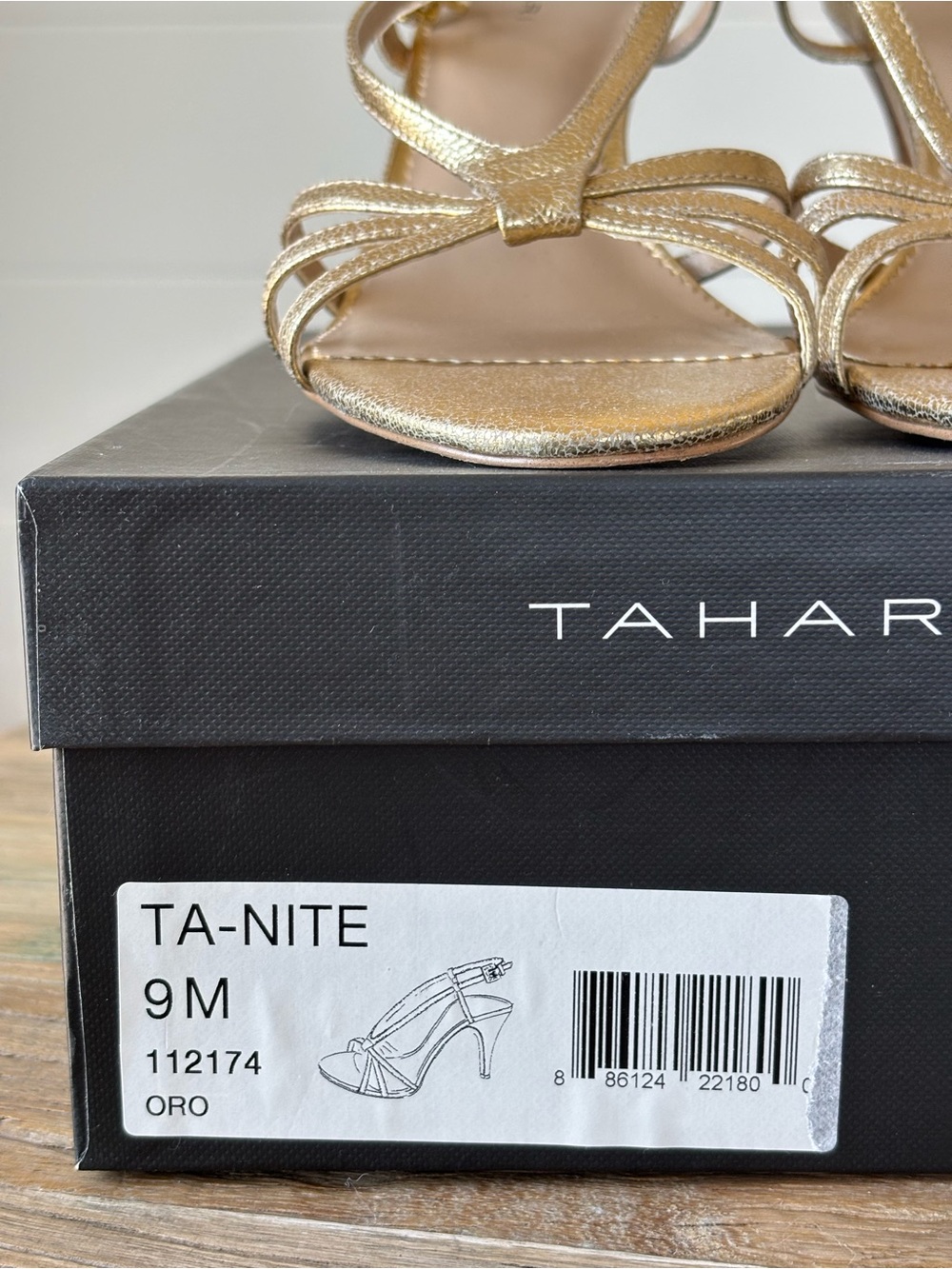 Tahari "Ta-Nite" Women's Gold Metallic Strappy Heels Size 9 - Picture 3 of 14